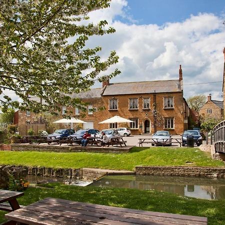 Отель The Nevill Arms Medbourne Экстерьер фото